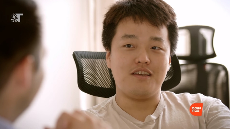 '인터폴 적색수배' 권도형, 도주설 재차 부인..."집에서 코드 작성 중"