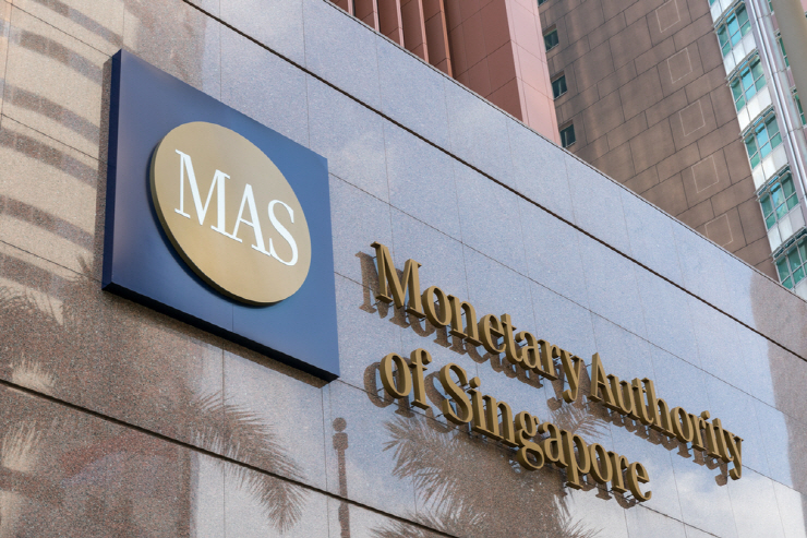 싱가포르통화청 "법인 은행, 보유 암호화폐에 1250% 리스크 가중치 부과해야"
